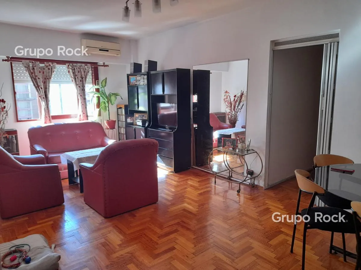 Departamento en Valentin Gomez al 3800