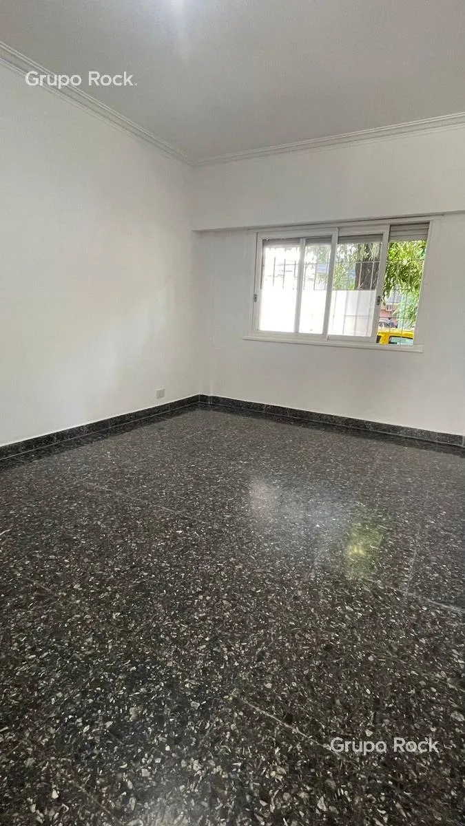 Departamento en Delgado al 1000