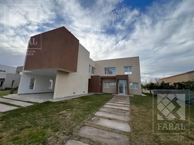 Casa en Sgto. Bejarano al 2400