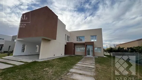 Casa en Sgto. Bejarano al 2400