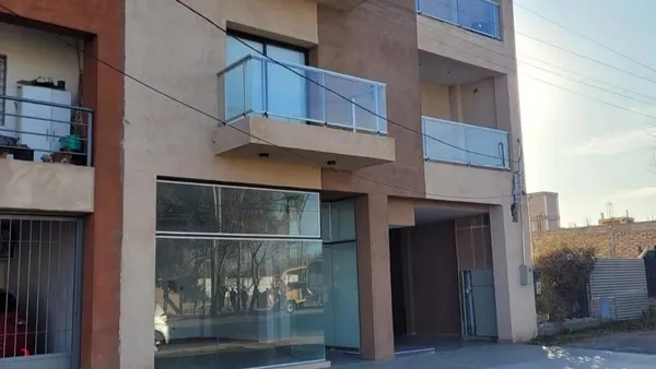 Local Comercial en Paula A. Sarmiento y 9 de Julio