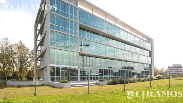 Oficina en Las Amapolas al 300