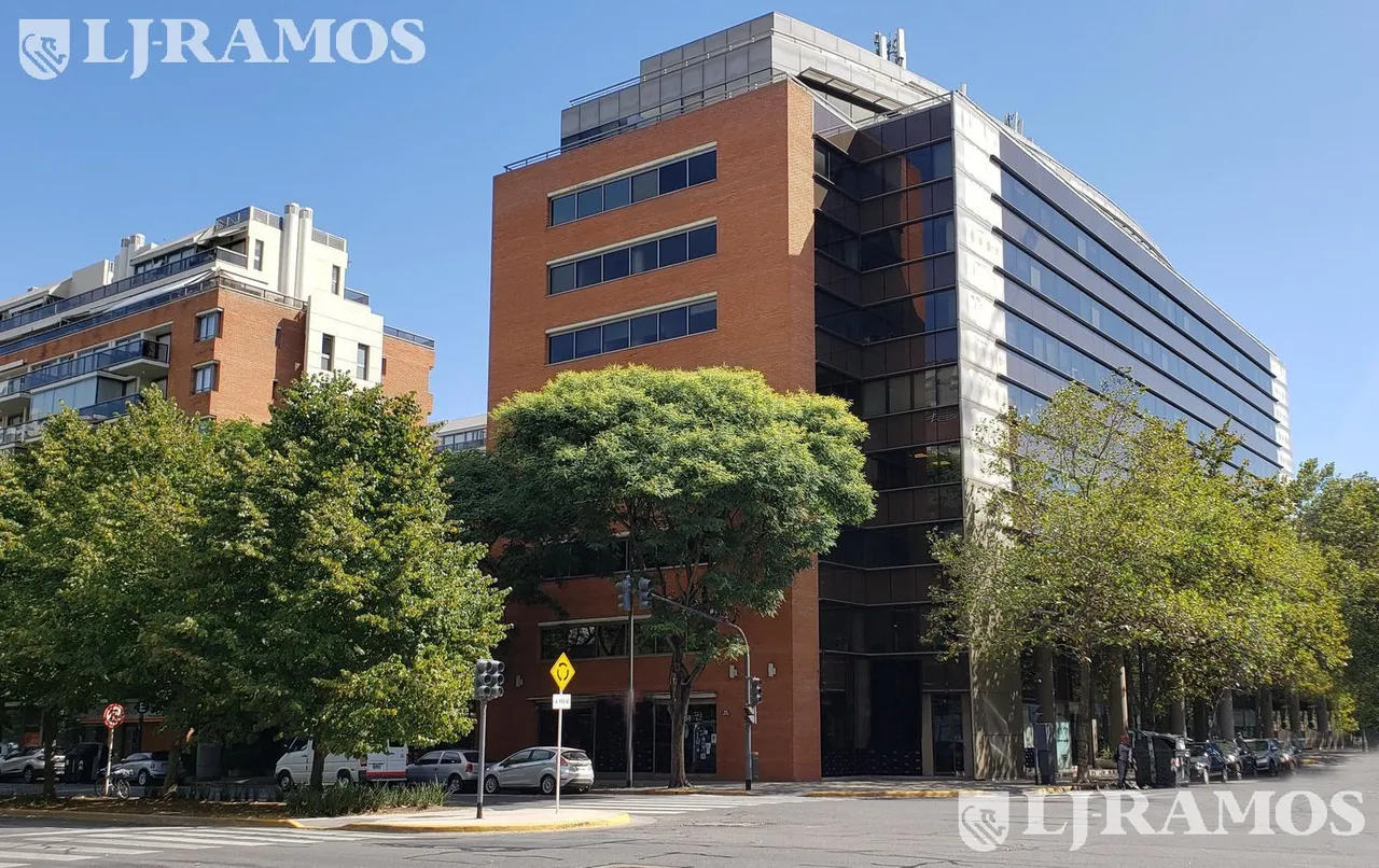 Oficina en Encarnación Ezcurra al 300