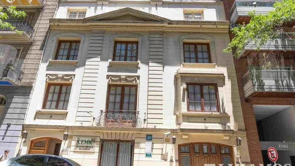 Edificio en 3 de Febrero al 2100