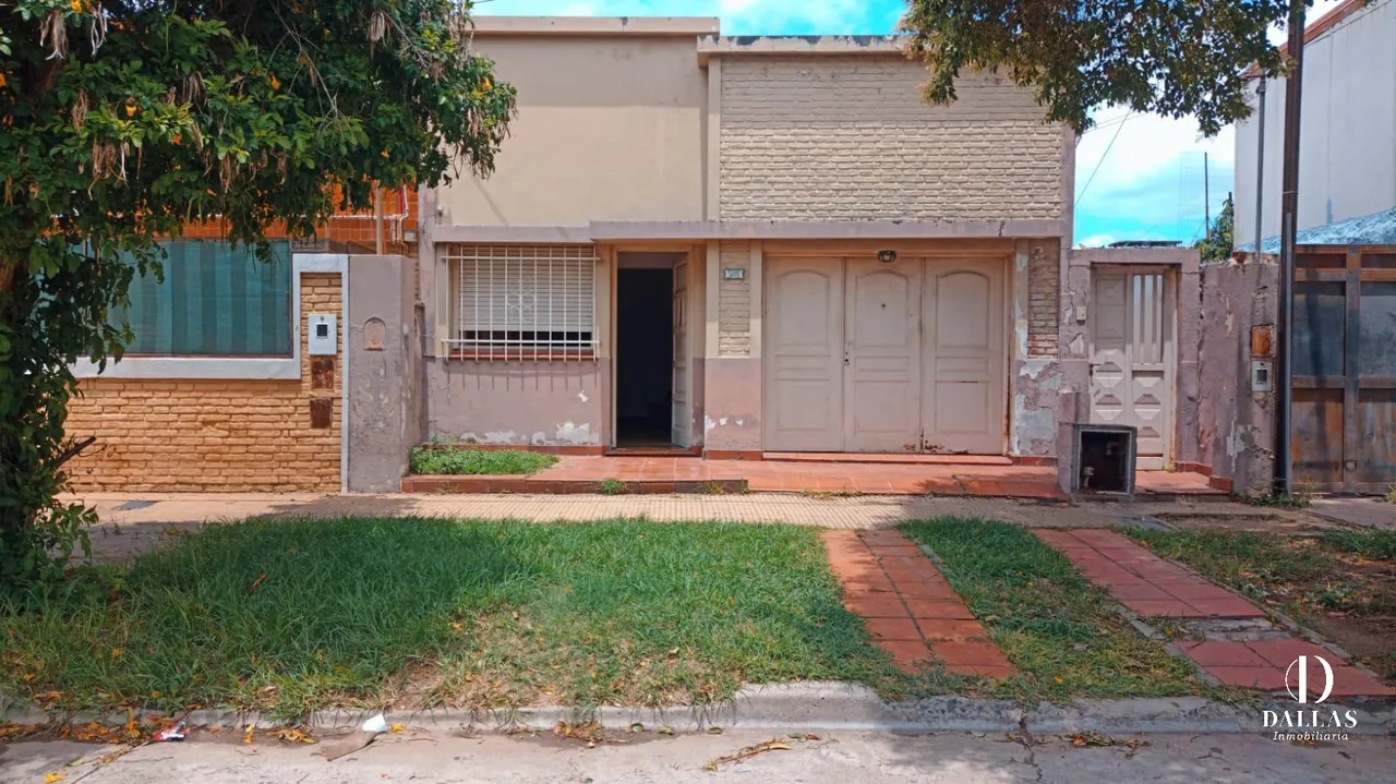 Casa en Casa con patio, pileta y asador en Barrio Centenario - Pietranera 3100