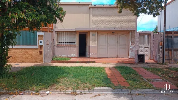 Casa en Casa con patio, pileta y asador en Barrio Centenario - Pietranera 3100