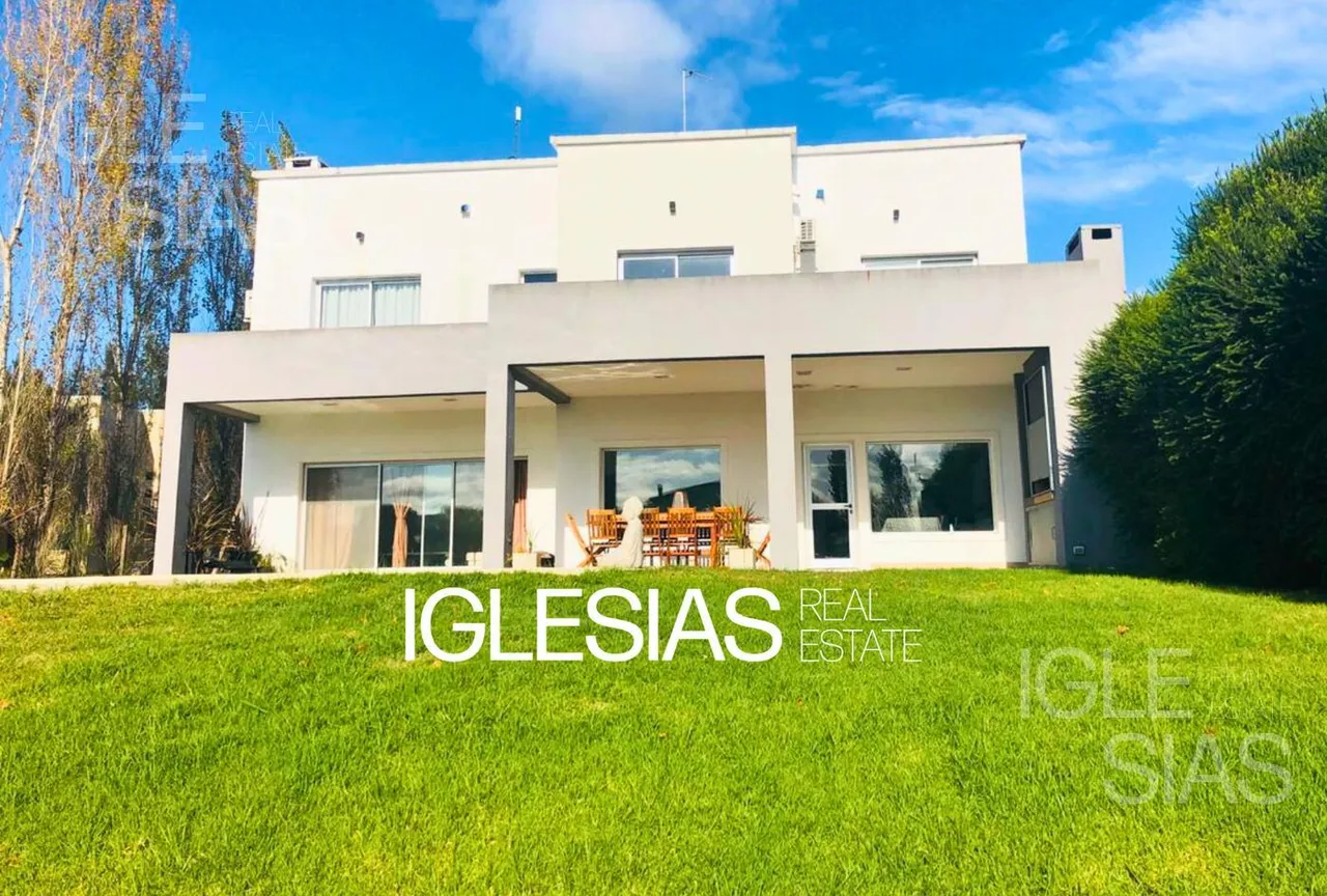 Casa en Boulevard de todos Los Santos al 5700