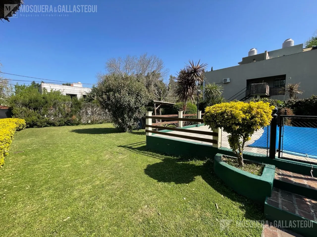 Casa en Los Manzanos al 1000
