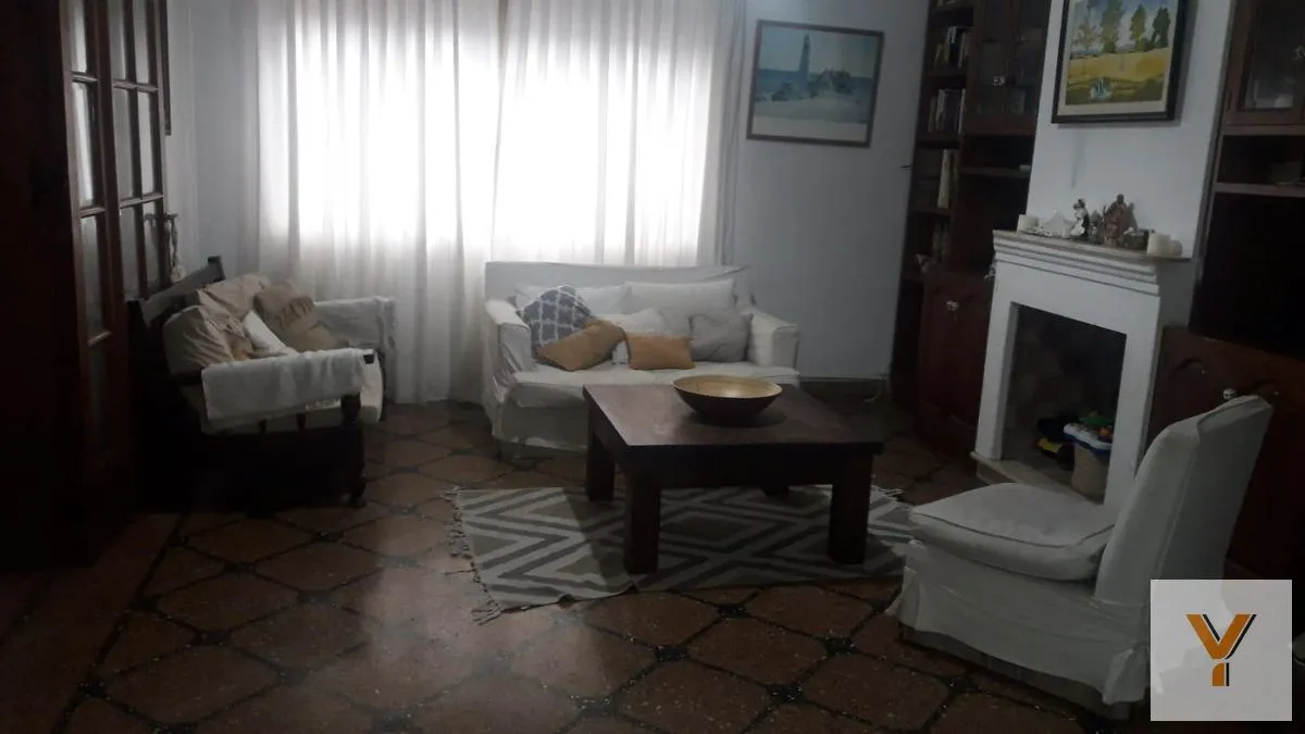 Casa en 69 e/ 64 y 62
