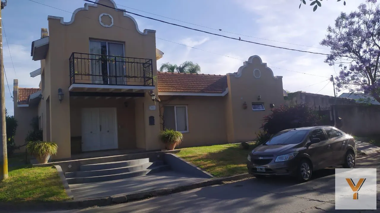 Casa en Zenón Videla Dorna y Sayos