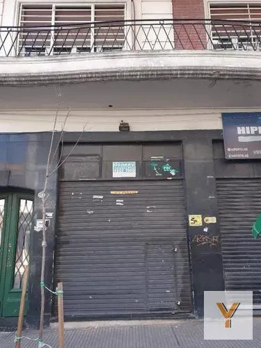 Local Comercial en Lavalle e/ Junín y Presidente José Evaristo Uriburu