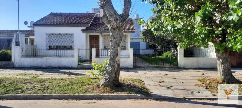 Casa en 74 e/ 2 y 3