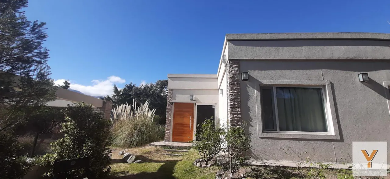 Hotel en Rodríguez Sáenz Peña e/ Tacuarí y Maipú
