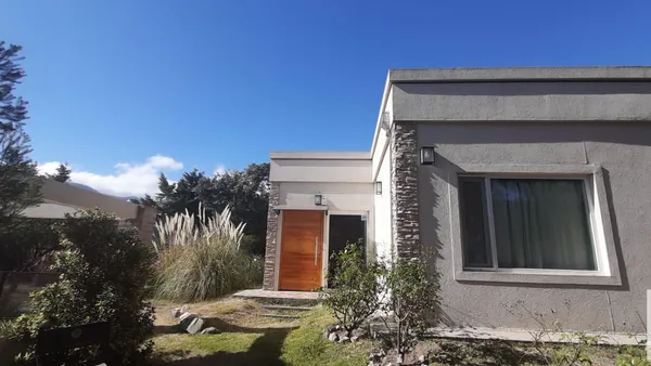 Hotel en Rodríguez Sáenz Peña e/ Tacuarí y Maipú