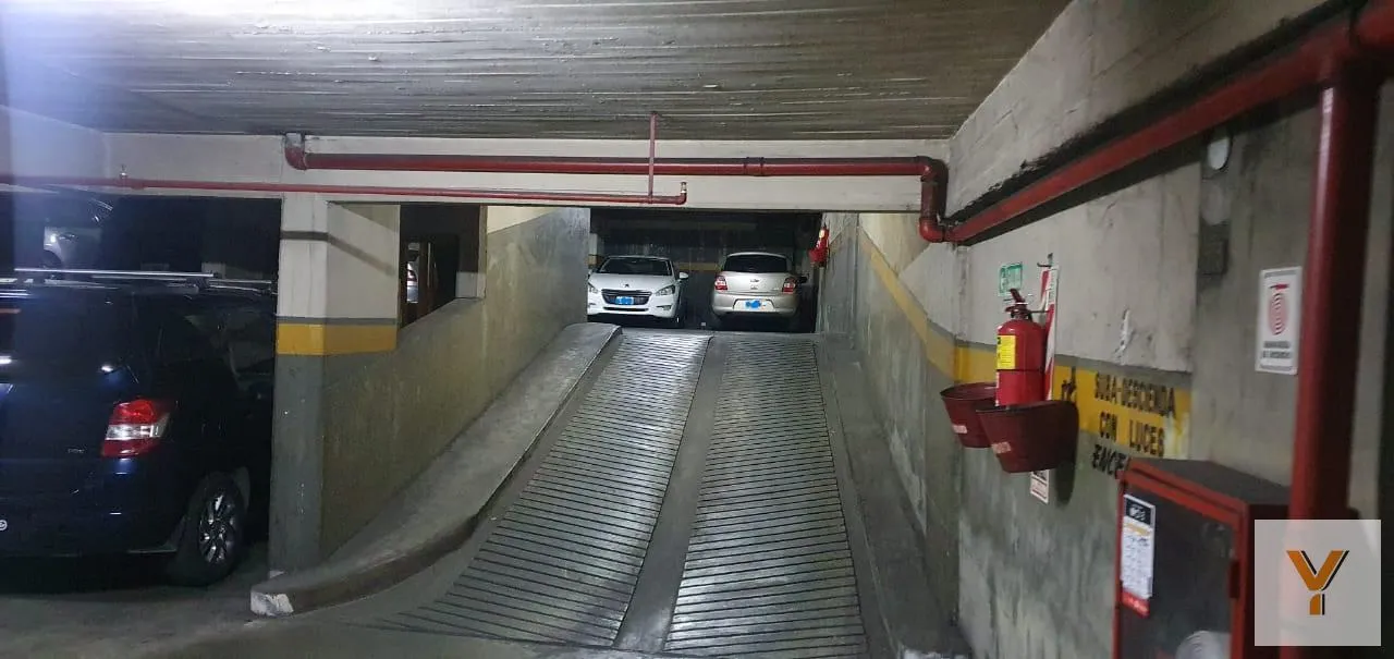 Cochera en Hidalgo e/ Yerbal y Avenida Rivadavia