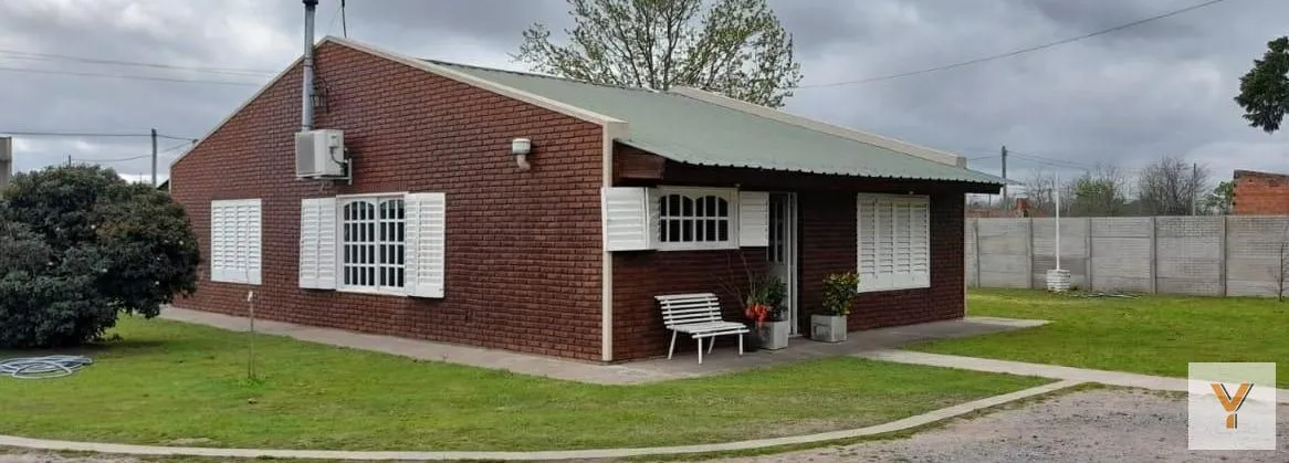 Casa en Carlos Gardel y Bomberos Voluntarios