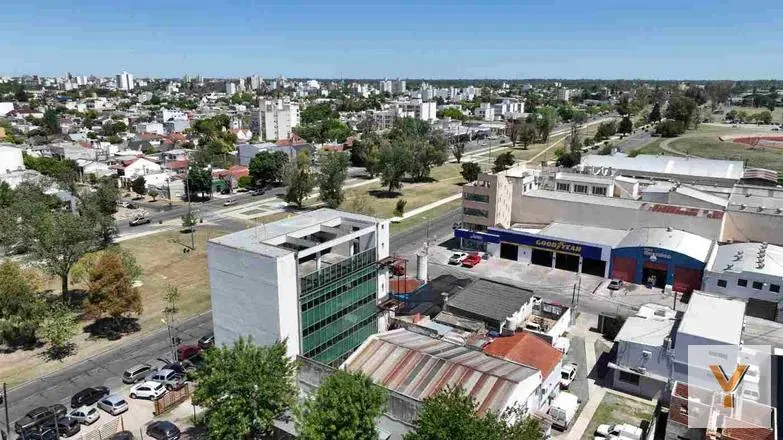 Oficina en Avendia 32 e/ 19 y 20