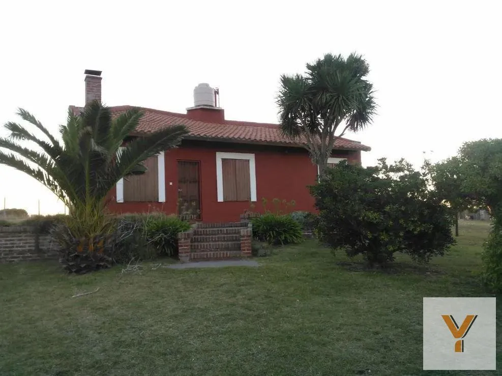 Casa en De La Costa y Azcuénaga