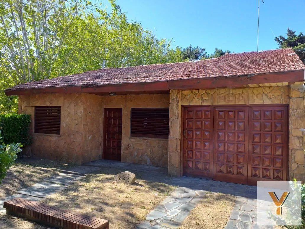 Casa en 8 e/ 5 y 7