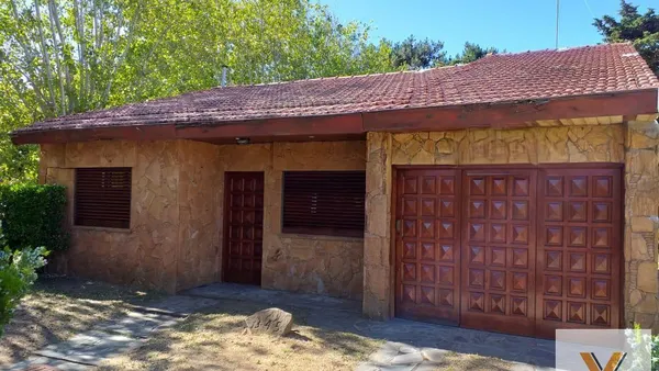 Casa en 8 e/ 5 y 7