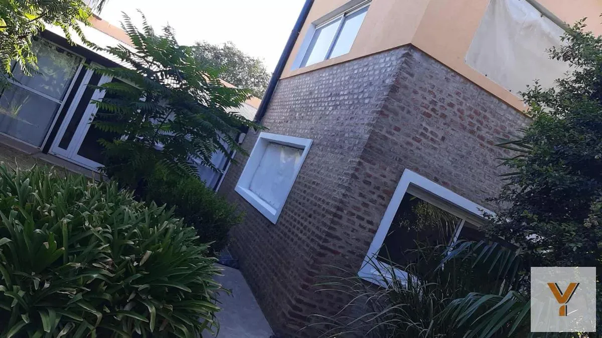 Casa en Miguel Insiarte e/ Alberdi y Olavarría