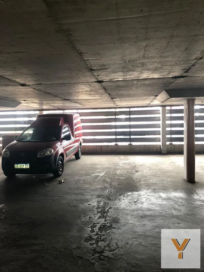 Cochera en Avenida Yrigoyen e/ Olvarria y 25 de Mayo