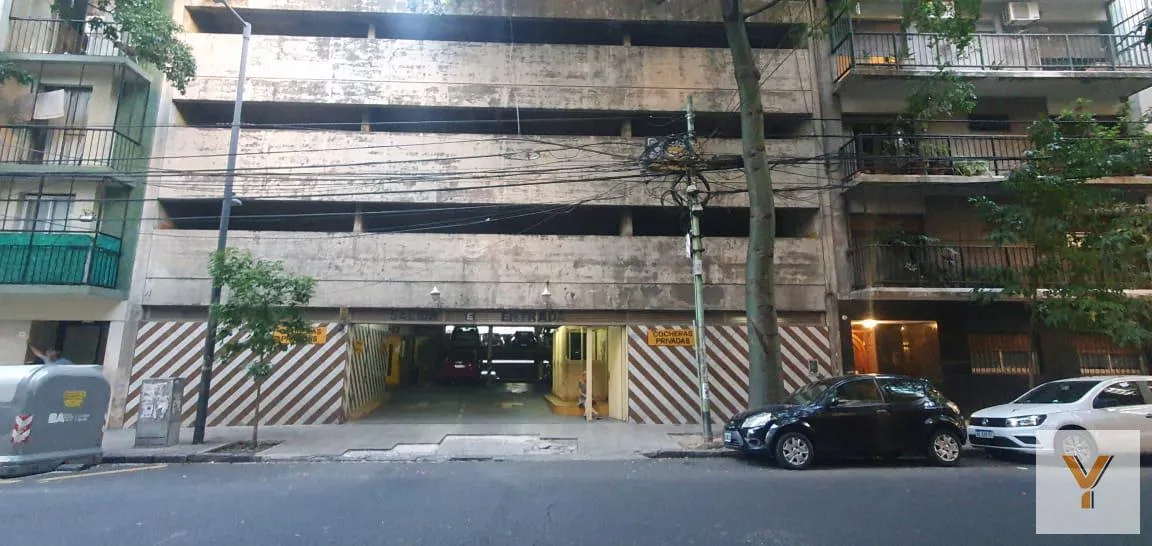Cochera en Hidalgo e/ Yerbal y Avenida Rivadavia