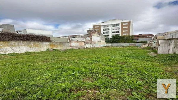 Terreno en Córdoba e/ Avellaneda y San Lorenzo (Se aceptan Mts2)