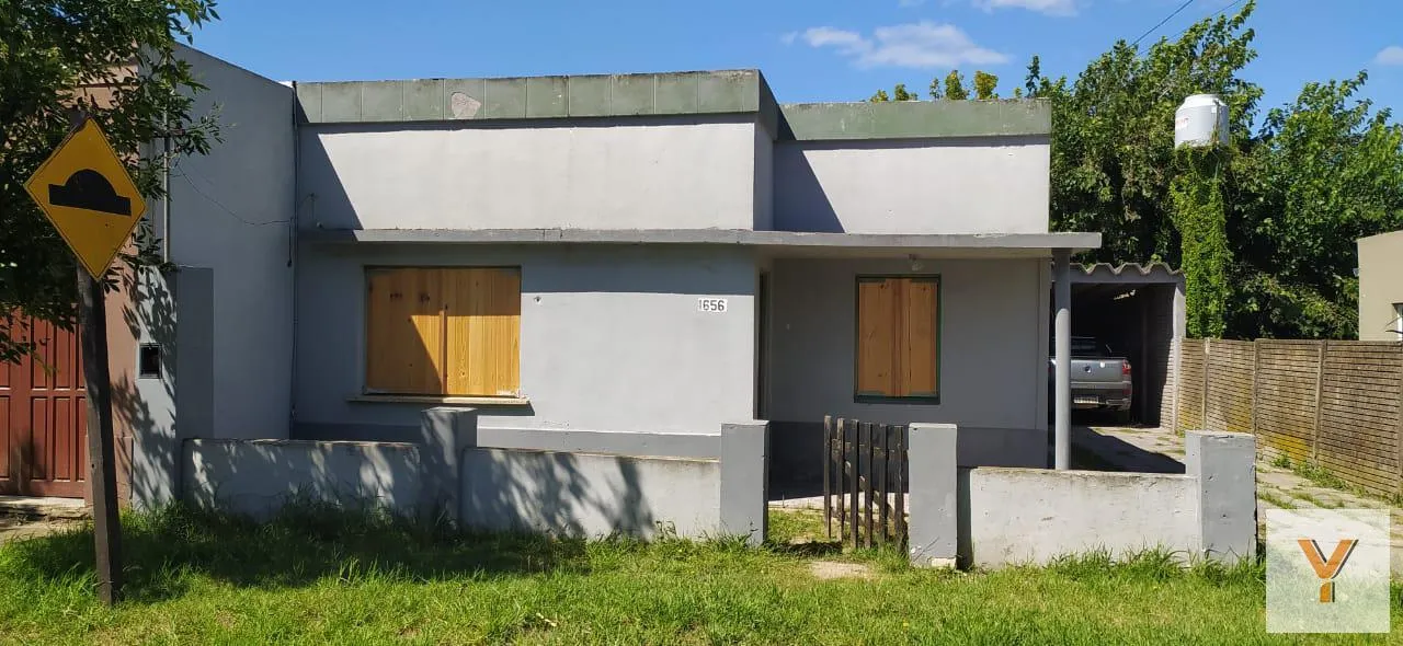 Casa en Doctor Ezequiel Ruíz e/ Las Heras y José María Landa