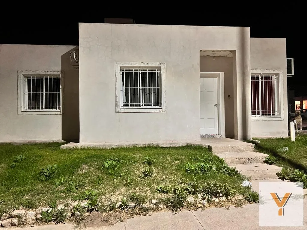 Casa en Barrio 100 Viviendas