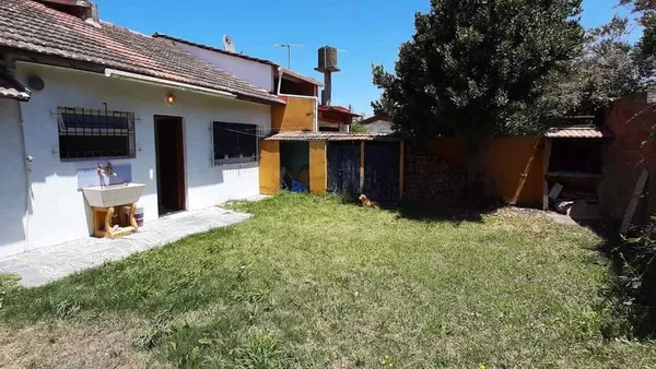 Casa en Estoril e/ Selva Negra y Bariloche