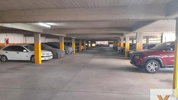 Cochera en Avenida Mitre e/ Llorente y Alberdi