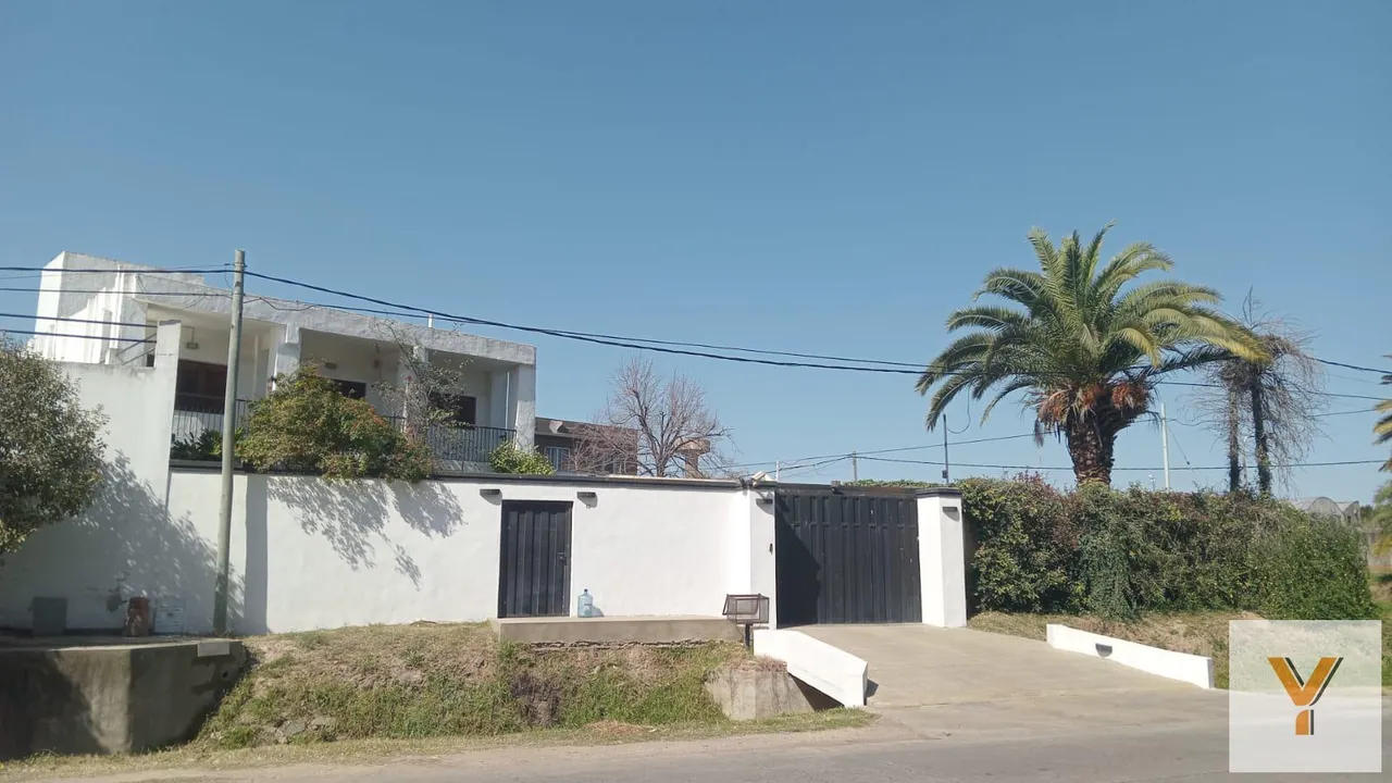 Casa en Avenida Jauretche y Lavalle
