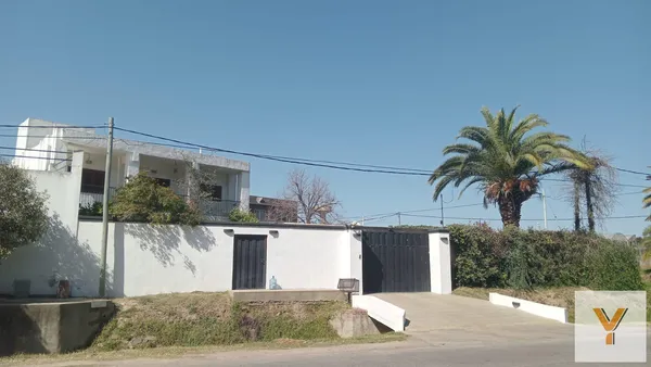 Casa en Avenida Jauretche y Lavalle