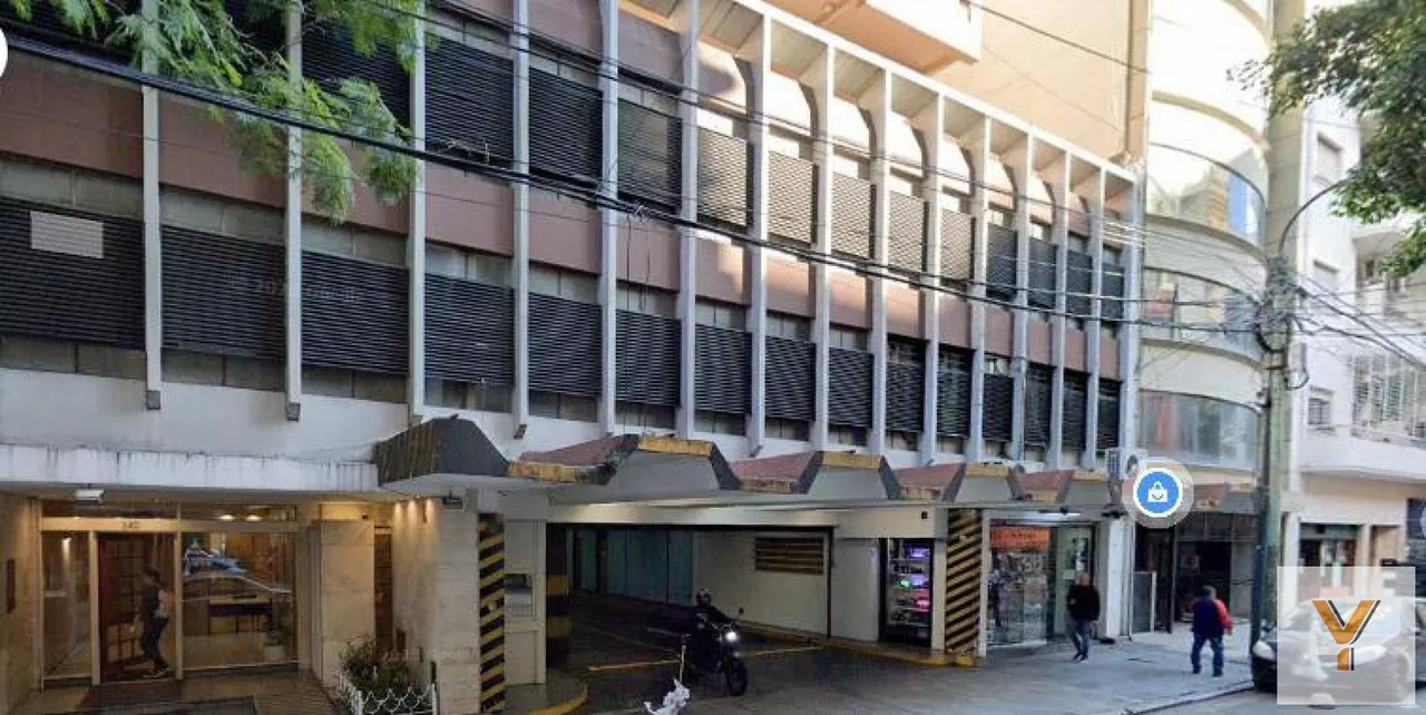 Cochera en Riobamba e/ Avenida Corrientes y Sarmiento