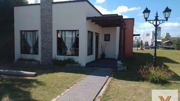 Casa en Lomas De Zamora e/ Chaco y Corrientes