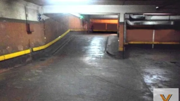 Cochera en Avenida Corrientes e/ Suipacha y Esmeralda