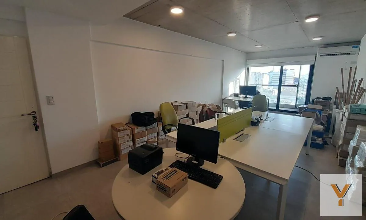 Oficina en Avenida Jujuy e/ Rondeau y Avenida Caseros