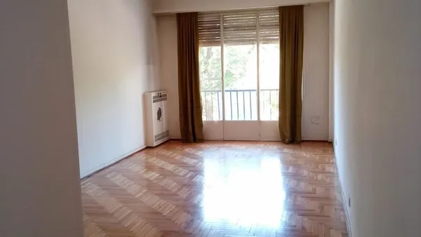 Departamento en Pinto e/ Hipólito Yrigoyen y Chacabuco