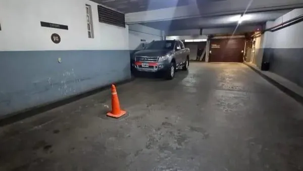 Cochera en Esmeralda e/ Tucumán y Viamonte