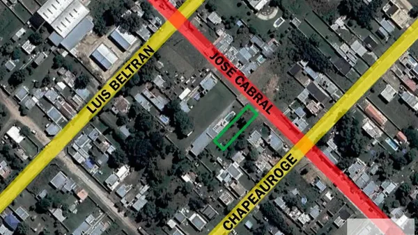 Terreno en Cabral e/ Luis Beltrán y Chapeourouge