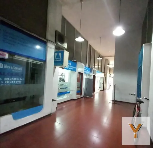 Local Comercial en Avenida 7 e/ 48 y 49