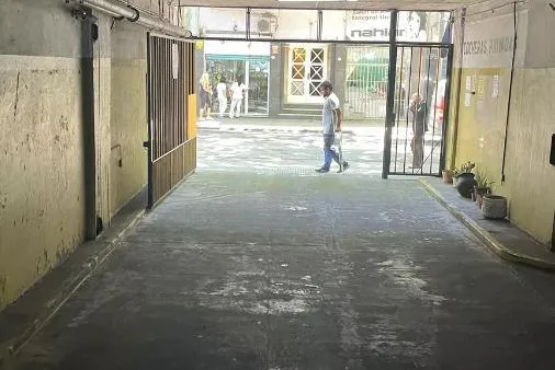 Cochera en Pedernera e/ Avenida Juan Bautista Alberdi y Coronel Ramon L. Falcón