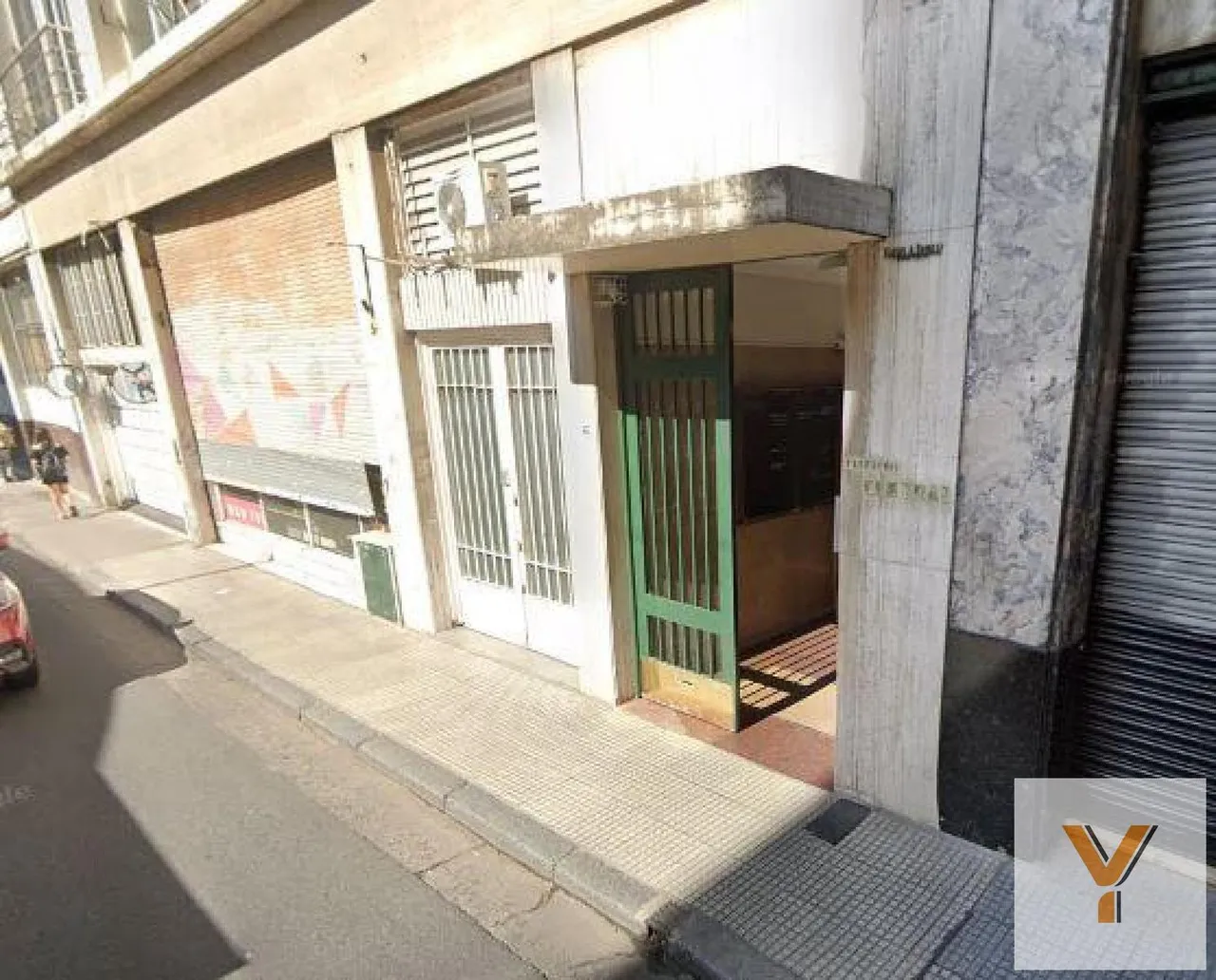 Oficina en Piedras e/ Adolfo Alsina y Avenida Hipólito Yrigoyen