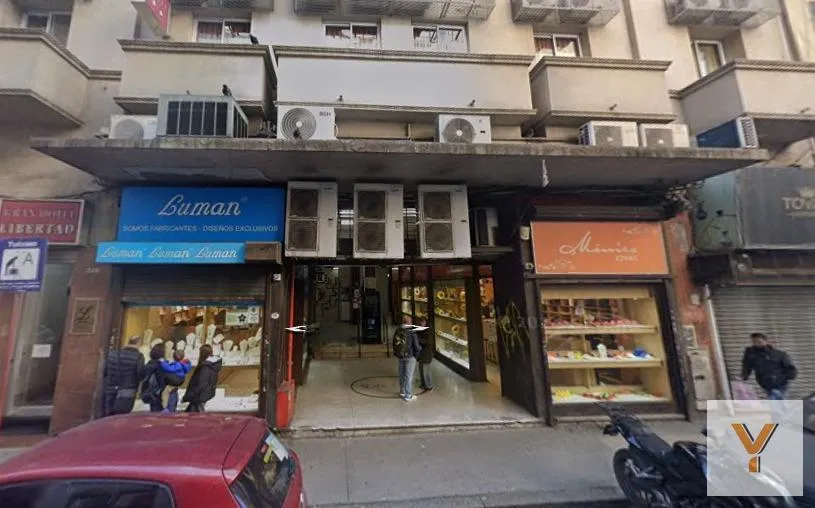 Local Comercial en Libertad e/ Sarmiento y Teniente General Juan Domingo Perón