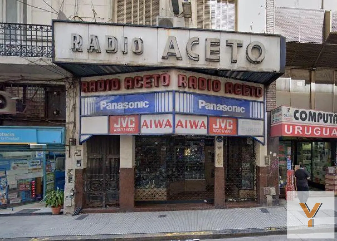 Local Comercial en Uruguay e/ Avenida Corrientes y Sarmiento