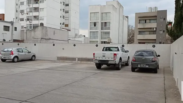 Cochera en 57 e/ 17 y 18