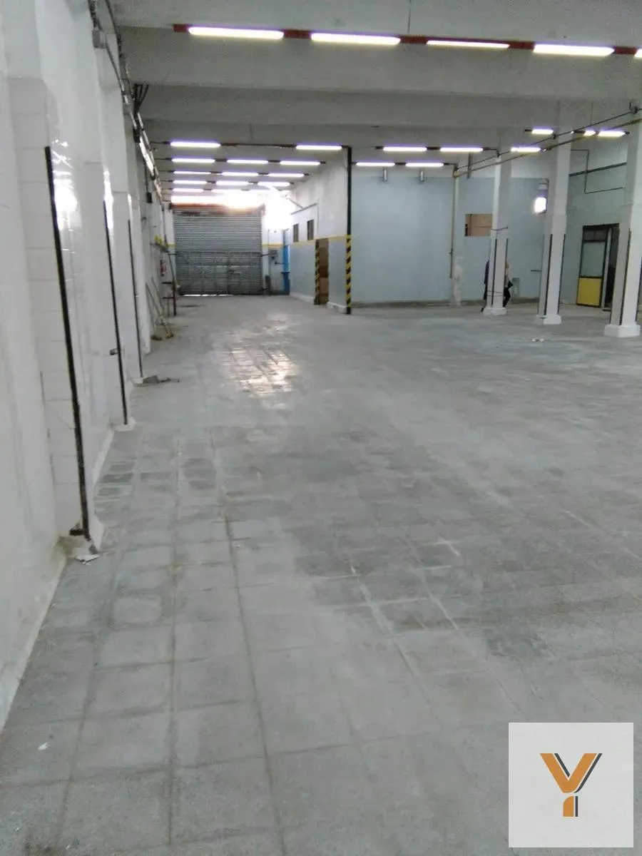 Local Comercial en Alberti e/ Chile y Uruguay