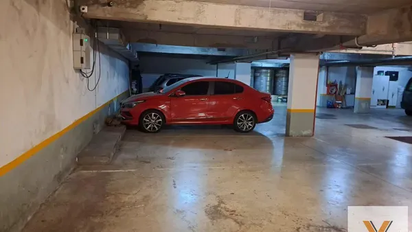 Cochera en Avenida Rivadavia e/ 9 de Julio y Santa
