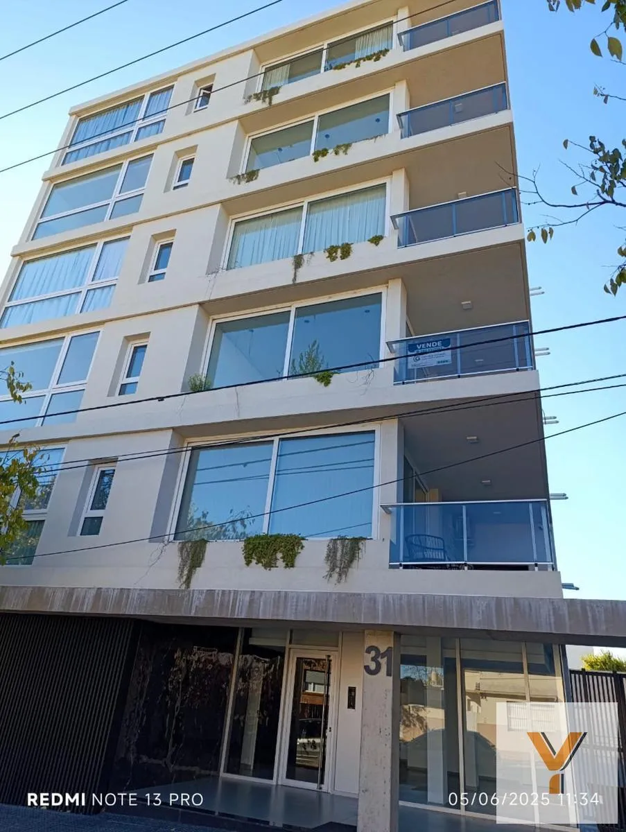 Departamento en Avenida Rivadavia E/ Constitucion y Av. Avellaneda